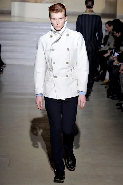 Look 28